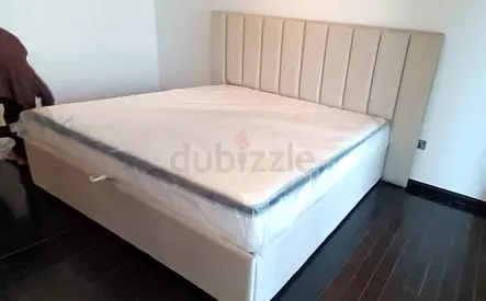 Brand New king size hydraulic Bed with spring top pillow 25cm mattress available