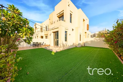 Larger Corner Plot|Landscaped|VOT