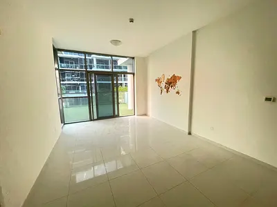 Vacant! Huge Inside + Huge Terrace! Perfect Deal