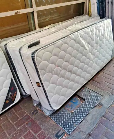 Single madicatid top pillow 18cm mattress available