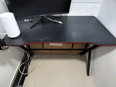 Gaming Desk Z-Shaped / Black and Red Gaming Table" Price : 100 AED Dubai