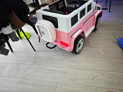 Kids Electric Ride-On Car - Pink SUV, Good Condition G63 mercedes gelendwagen