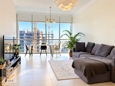 Full Glass | Elegant 1-Bedroom +Store Apartment