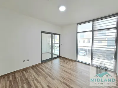 SPACIOUS | BRIGHT | UNFURNISHED 2BED TOWNHOUSE |