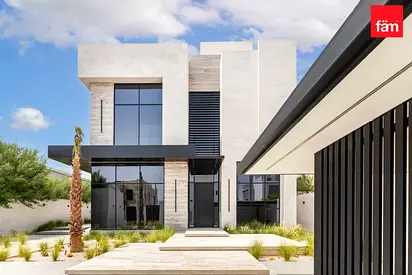 Suburban villa for family, easy access to the city