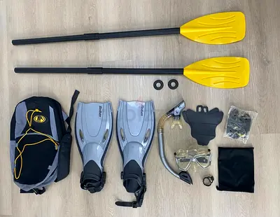 Snorkeling set with fins, mask, snorkel and paddle oars — good condition