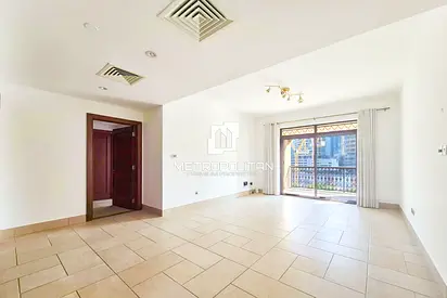 Bright Apartment | OT Specialist | Vacant