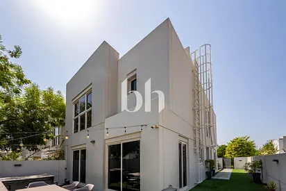 End Unit | Close to Pool | Jacuzzi | Landscaped