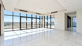 ULTRA-LUXURY PENTHOUSE | FULL CREEK VIEW | VACANT