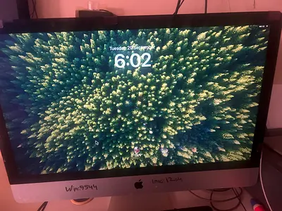 Apple iMac 21.5-inch All-in-One Desktop - Good Working Condition