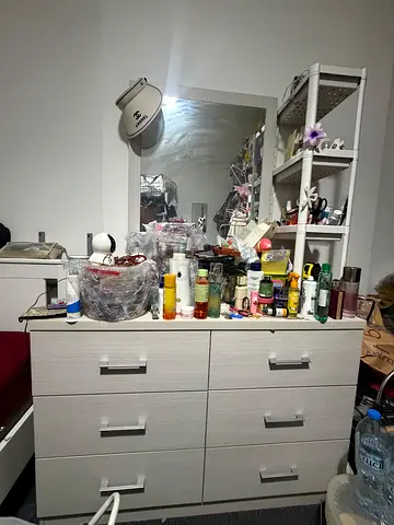 Six-drawer chest/dresser in light grey – good condition