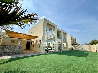 LARGE FAMILY HOME | POOL VIEW | BEACH ACCESS