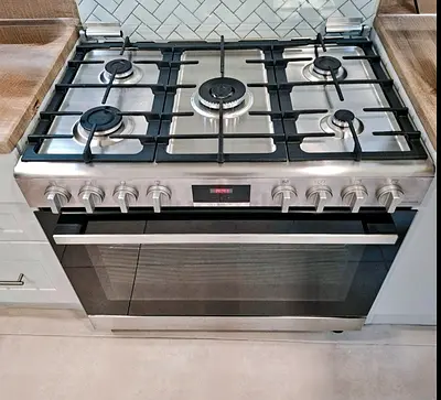Bosch Series 6 Premium Full Gas Cooking Range – 90 cm Fan Oven