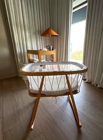 Charlie Crane baby cot