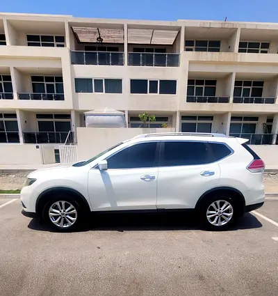 2015 Nissan X-TRAIL photo 2