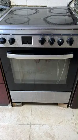 Used freestanding electric cooker with ceramic hob and oven - good working condition