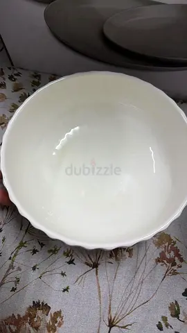 Home center serving bowl of 3 set White Scalloped Ceramic Serving Bowl - Good Condition