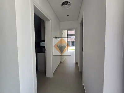 Modern Townhouse / Family-Friendly Community / single row / green view
