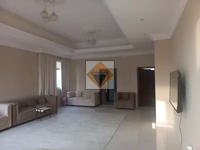 فيلا فاخرة مكونة من خمس غرف نوم