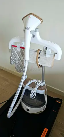 Black+Decker Garment Steamer with Brush & Heat-Resistant Mitt - Good Condition