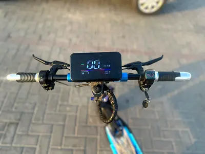 Electric scooter / e-bike handlebar with display and controls