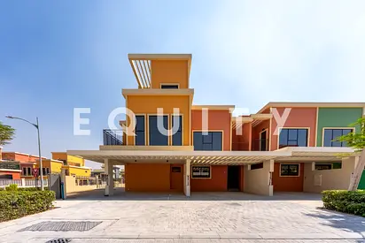 Single Row | Next To Exit | 4 Bedroom Townhouse