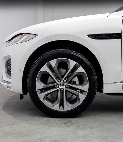 صورة مصغرة 16 لـ 2025 Jaguar F-PACE