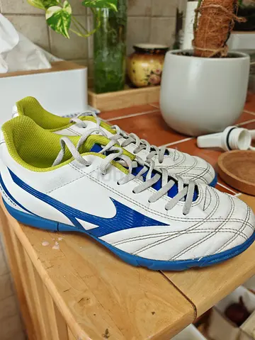 Football boots for kids