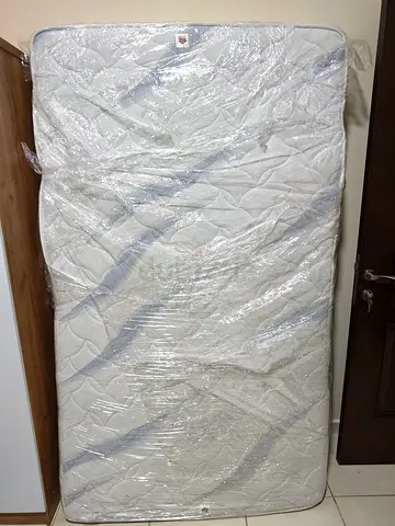 Single mattress in good condition, wrapped and ready for pickup. Size 120 x 200