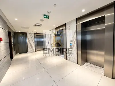 *Prime 900 Sq. Ft. Commercial Office Space | Ideal for Trading, Cooperate & Business Activities | Premium Location with Sea view | Free Parking*