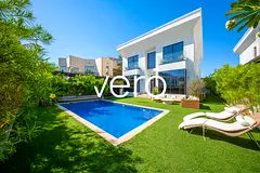 Unfurnished | Upgraded Villa | Vacant