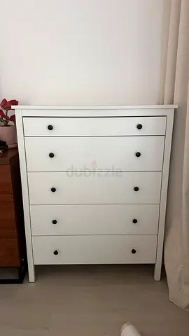 White 5-Drawer Chest/Dresser in Great Condition. Ikea Hemnes