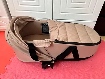 Stokke Yoyo beige bassinet/carrycot - detachable infant carry bassinet