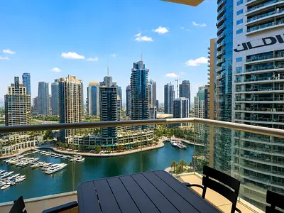 Spacious high floor amazing views of marina casa