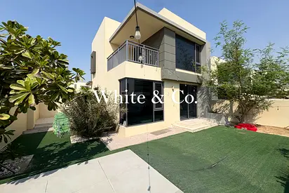 Large 4br | Corner Plot Maple 1 | Vacant