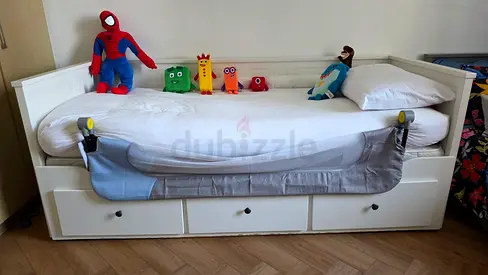 Daybed with 3 storage drawers