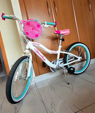 Girls 20-inch Spartan Serena cruiser bicycle with training wheels - hardly used, excellent condition