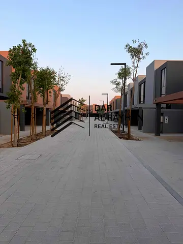 🏡 تاون هاوس جديد بالكامل من 4 غرف | سارُو، مسار | جاهز للسكن فوراً