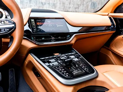 2025 Aston Martin DBX 缩略图 18