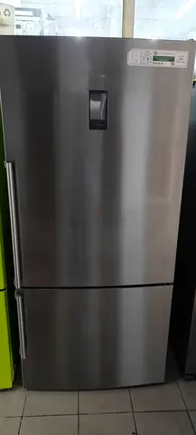 Siemens brand fridge bottom freezer model Siemens iQ700