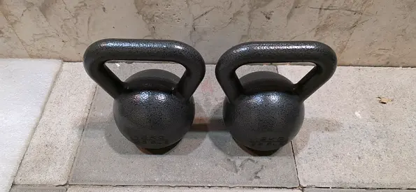 Kettlebells 12kg pair