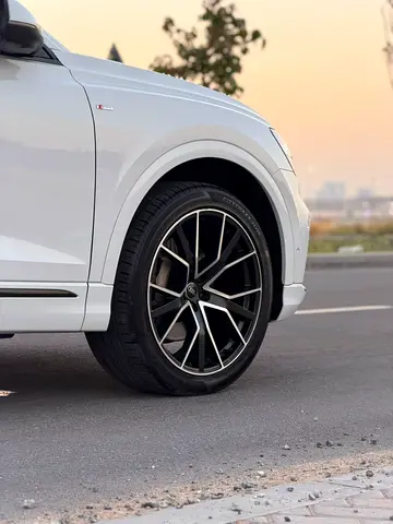 2021 AUDI Q8 照片 3