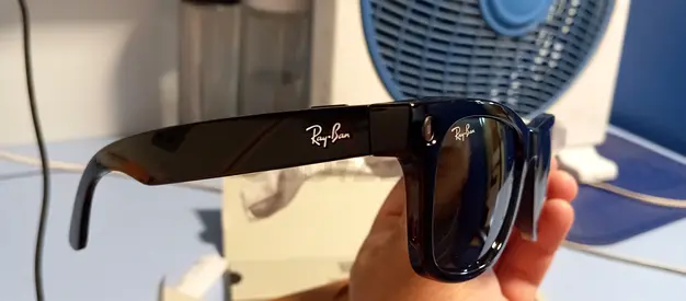 Genuine Ray-Ban Wayfarer Sunglasses gen 2- Classic Black Frame