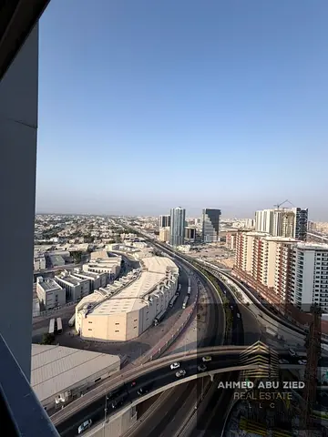 افضل فرصه للسكن والاستثمار / غرفه نوم ماستر / صاله كبيره / مطبخ مغلق واسع / بلكونه اطلاله مفتوحه / 2 حمام / تشطيبات مودرن / لوكيشن سهل الوصول لدبي