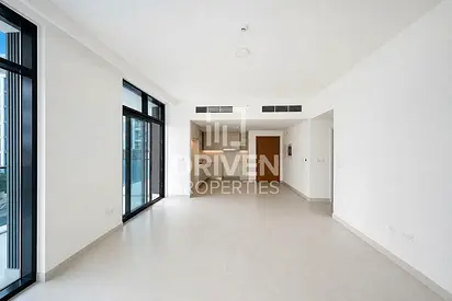 Spacious Unit with Sea View | Great Community