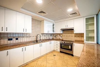 Vacant On Transfer, Upgraded Apt, Boulevard View