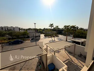 Lavish 3BHK Townhouse With Huge Garden With Balcony With Made Room Close To Zahia Club House Prime