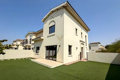 SUPER END CORNER VILLA | 3BR | STUDY + MAID ROOM