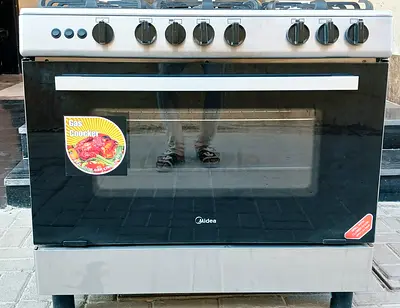Midea brand, gas cooker, its condition is working perfectly. size 90x60cm