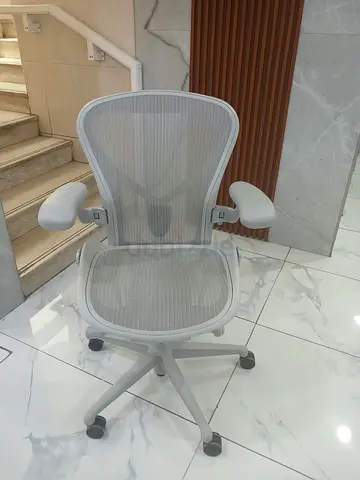 Selling Herman Miller remastered chair type B excellent condition